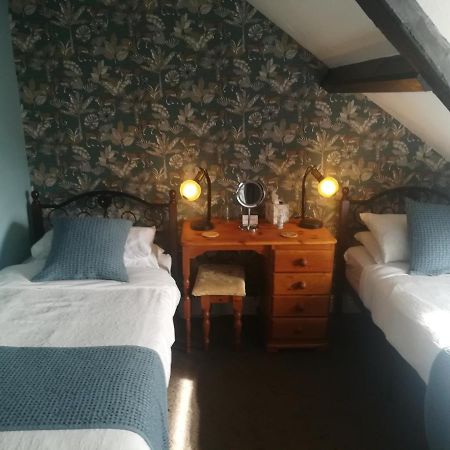 Bed and Breakfast Tara Фишгард Экстерьер фото