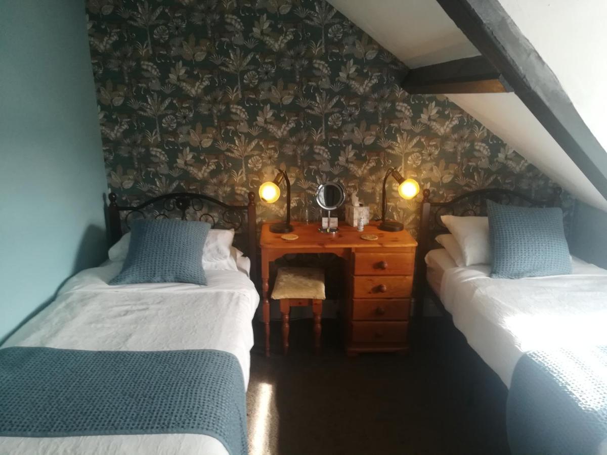 Bed and Breakfast Tara Фишгард Экстерьер фото
