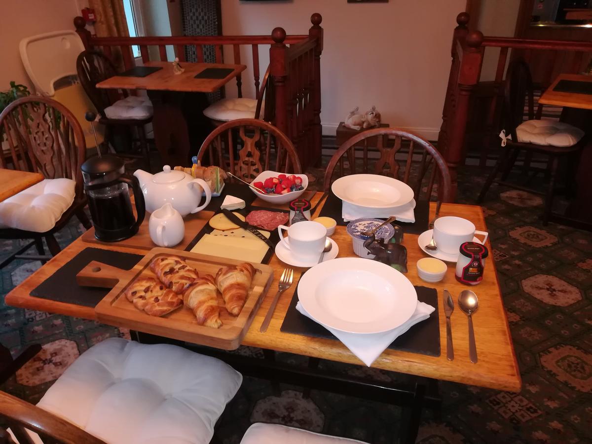 Bed and Breakfast Tara Фишгард Экстерьер фото